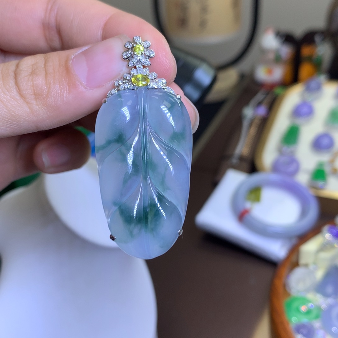 翡翠颈饰18K金镶嵌俩**妈翡翠