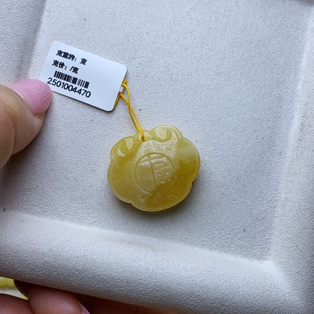蜜蜡未镶嵌颈饰俄料奶白花福锁