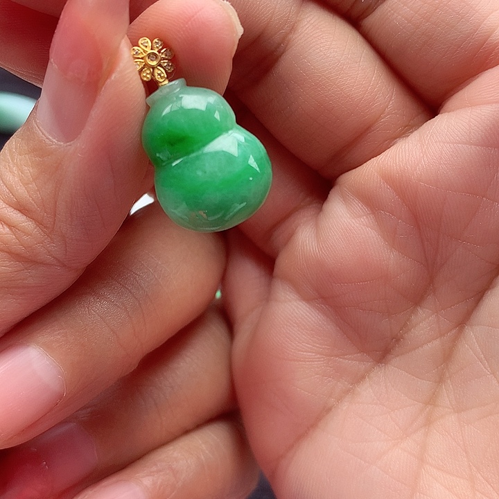 翡翠颈饰18K金镶嵌翡翠