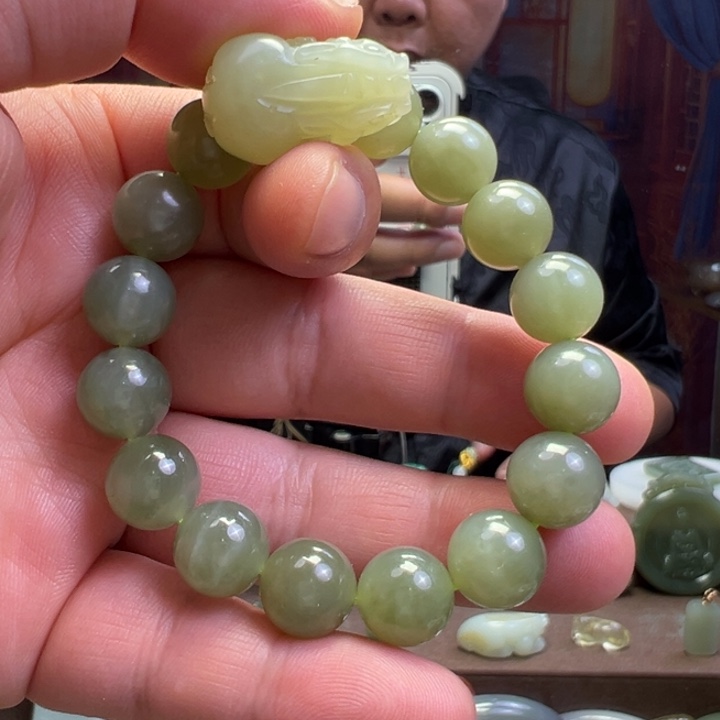 未镶嵌手串和田玉（黄玉）貔貅手串