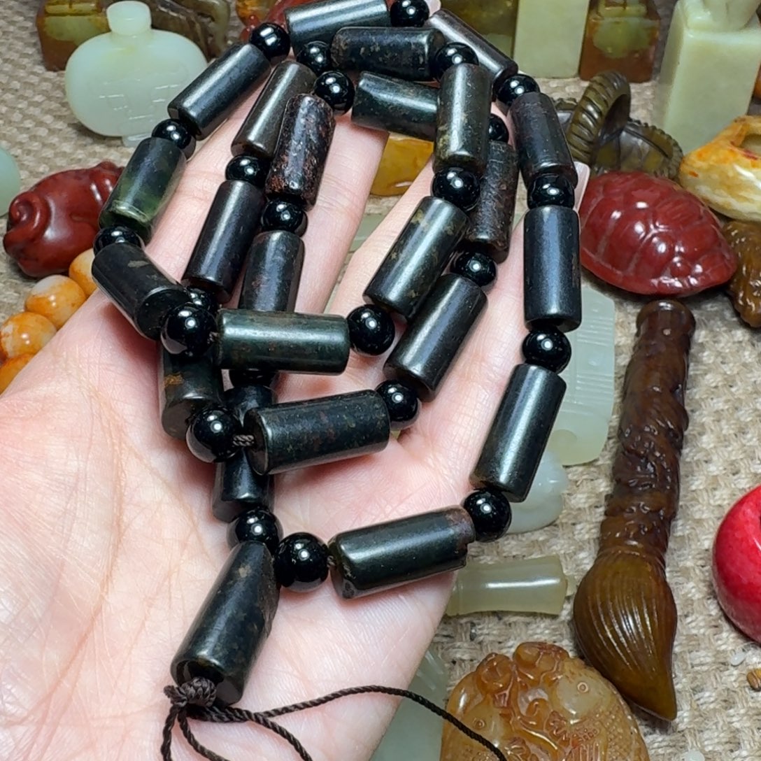 蛇纹石玉未镶嵌颈饰