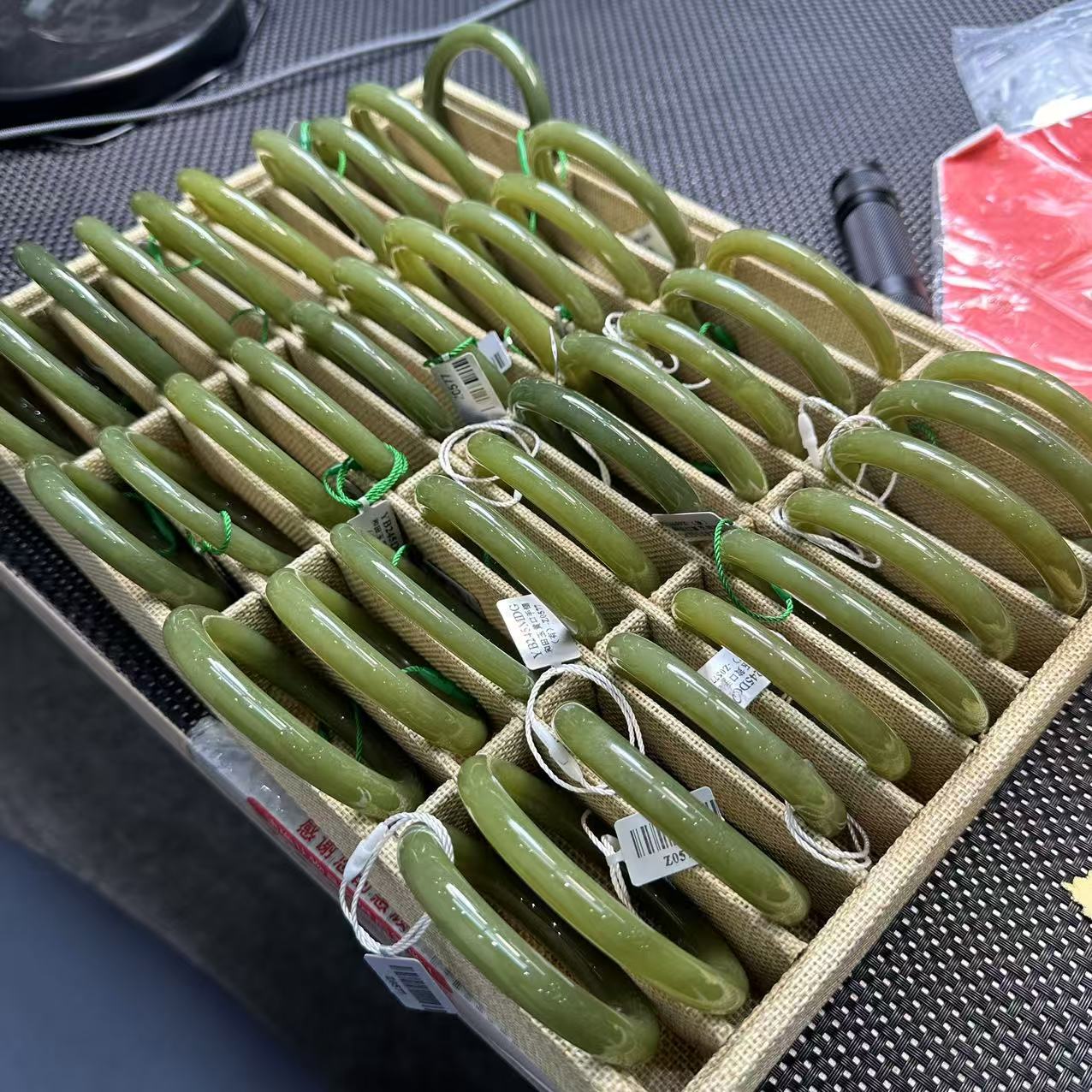 和田玉手镯一支 多样性发1