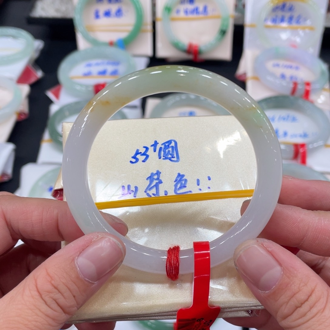 翡翠手镯未镶嵌缅甸翡翠天然翡翠