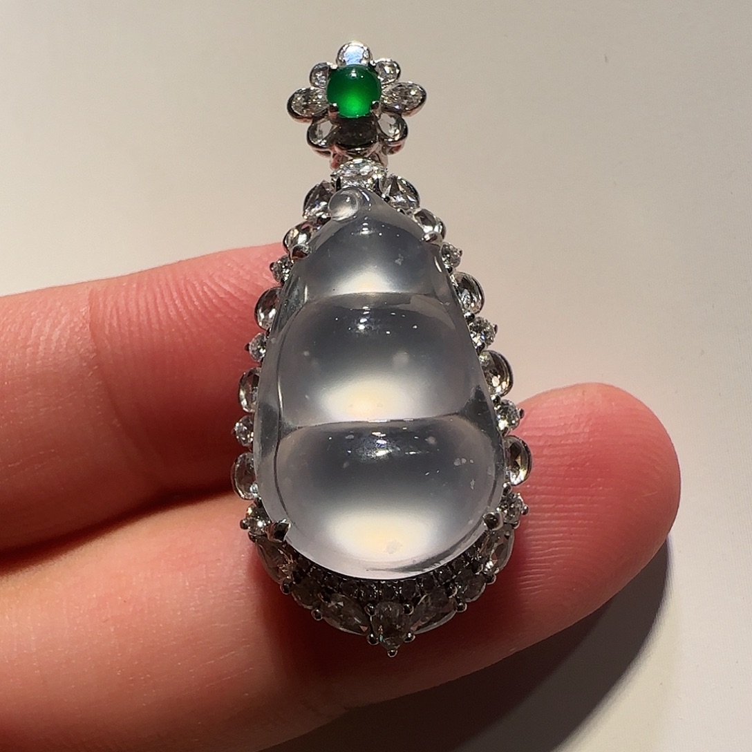 翡翠18K金镶嵌颈饰吊坠