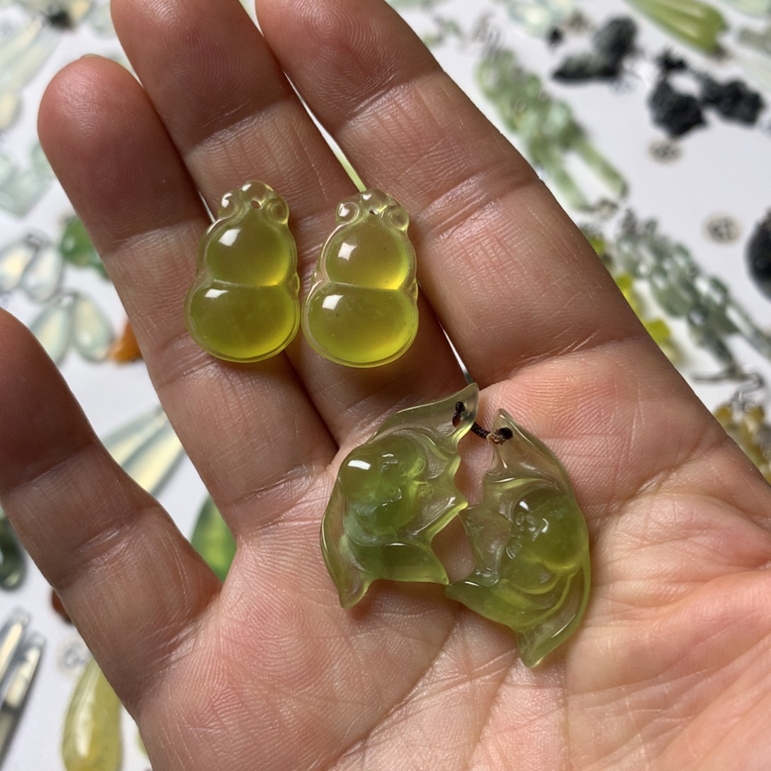 唐***妇蛇纹石玉未镶嵌耳坠