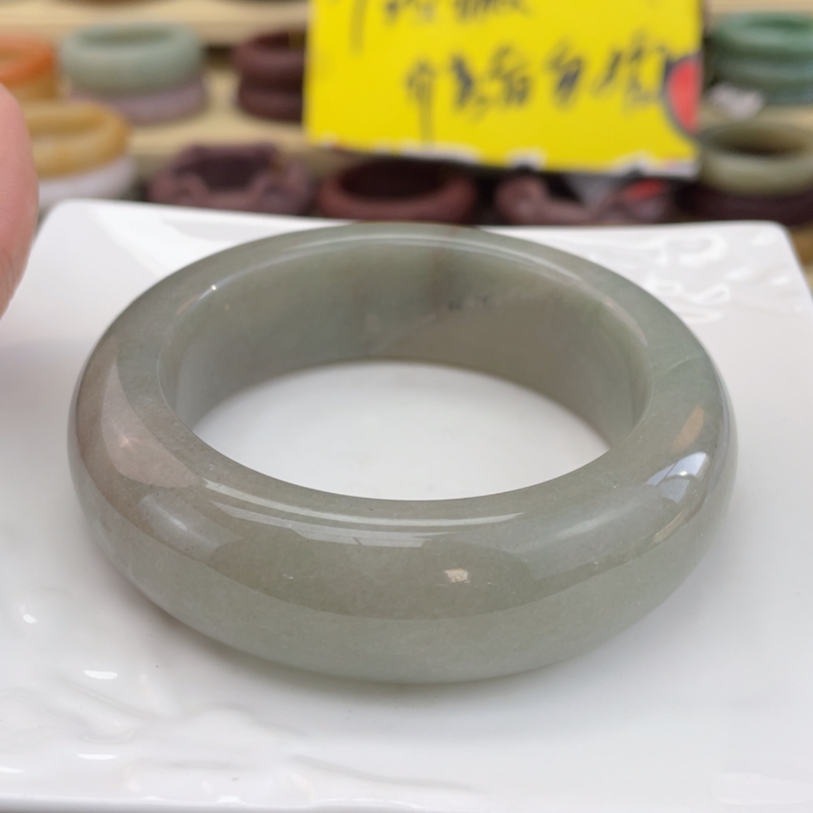 【闪购商品】石英质玉手镯未镶嵌