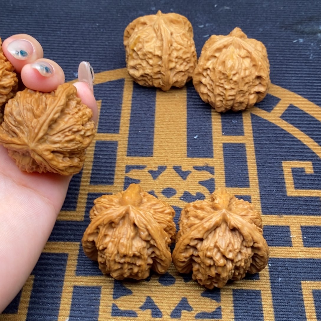 吃***马文玩核桃吊坠白狮子