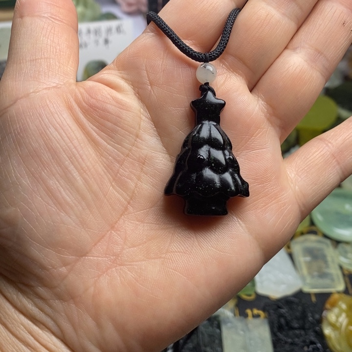 蛇纹石玉颈饰合金