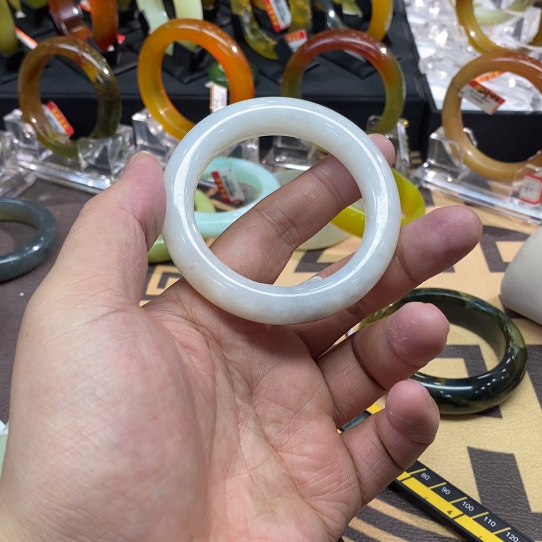 透闪石-蛇纹石玉未镶嵌手镯