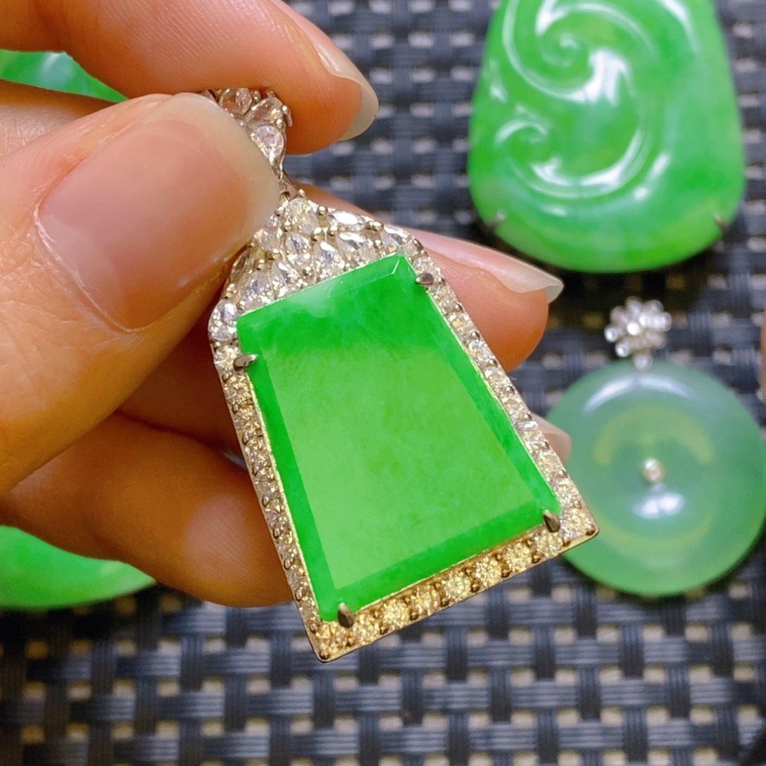 翡翠颈饰银S925镶嵌吊坠