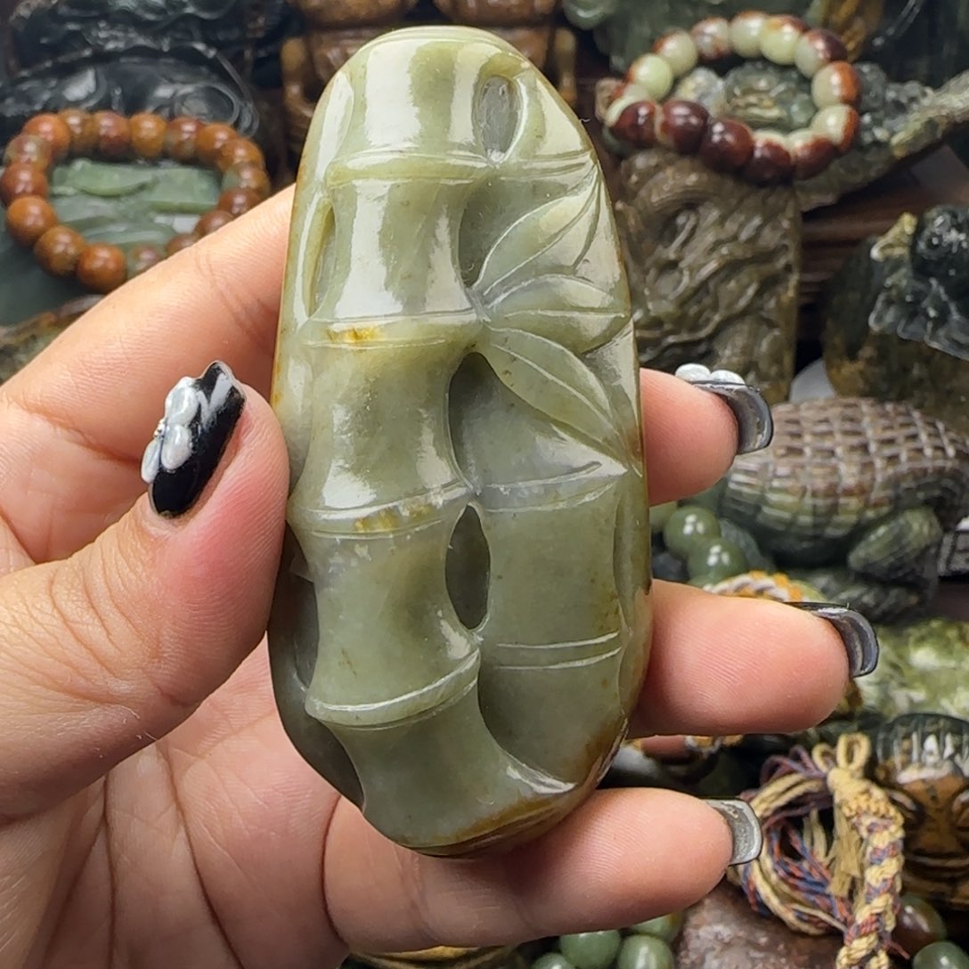 透闪石质玉未镶嵌珠宝奇石