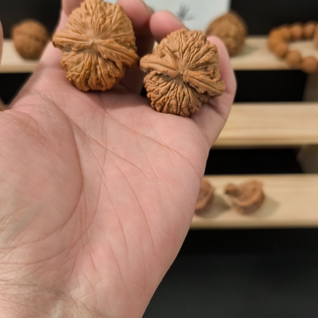 文玩核桃吊坠38白狮子