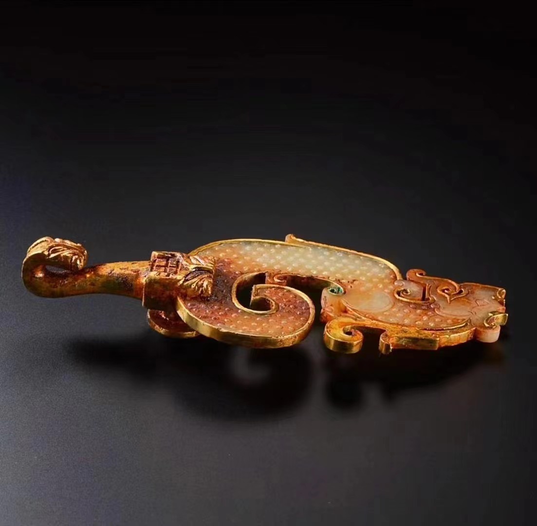 满沁和田玉龙佩包浆厚重沁色入骨工艺精湛臻品