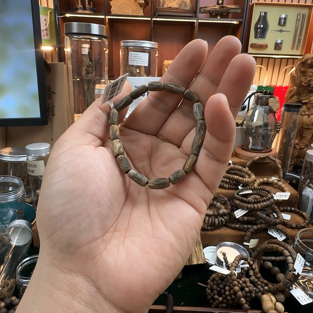 沉香手串琬*琬桶珠单圈