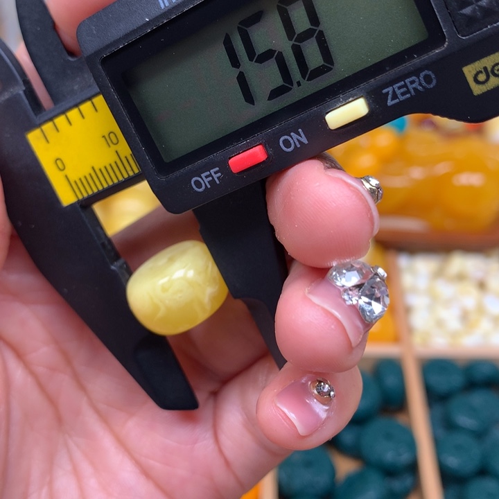 非金属仿琥珀饰品16