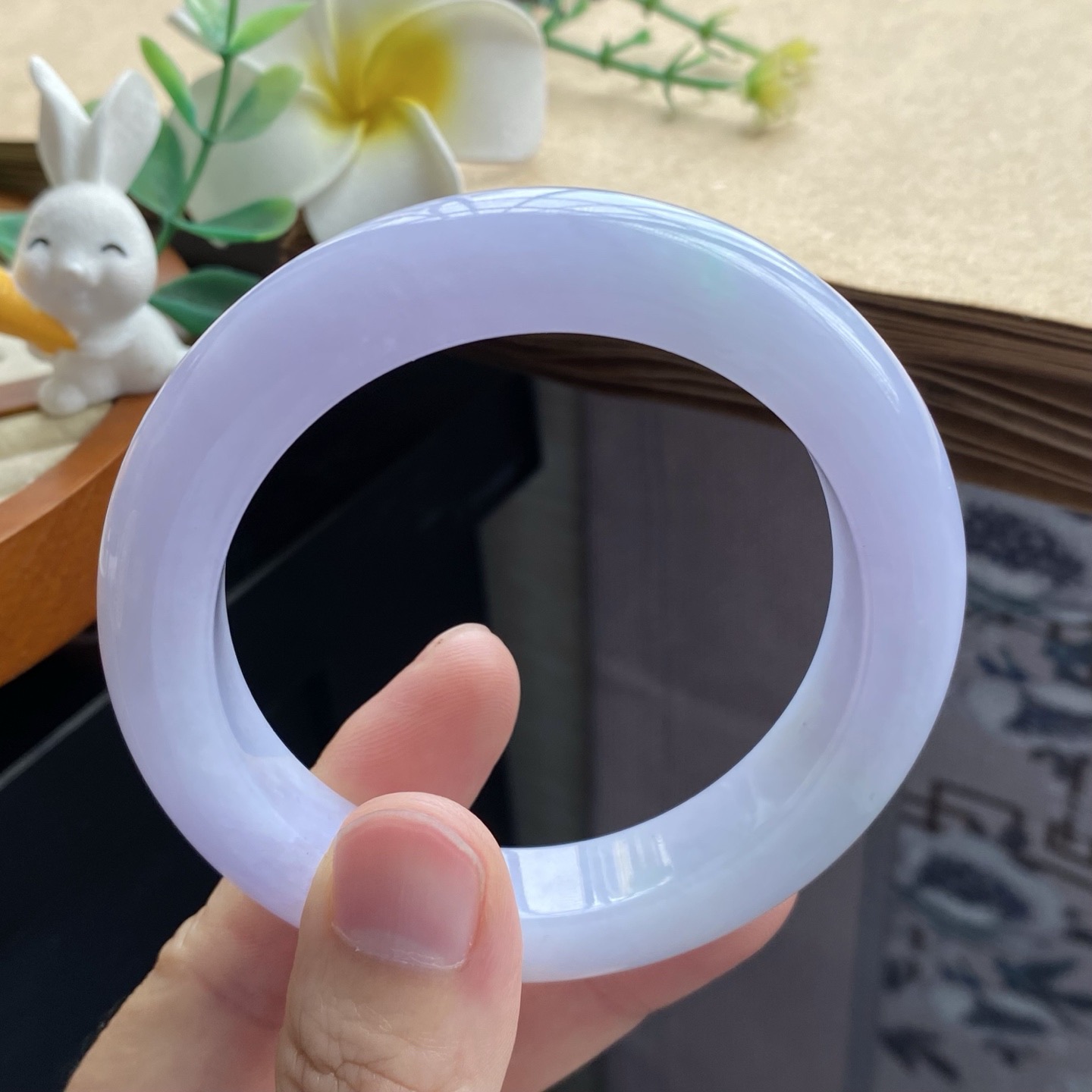天然翡翠01.13批13119号55.8-12.3-10.2！超梦幻的春天然翡翠手镯