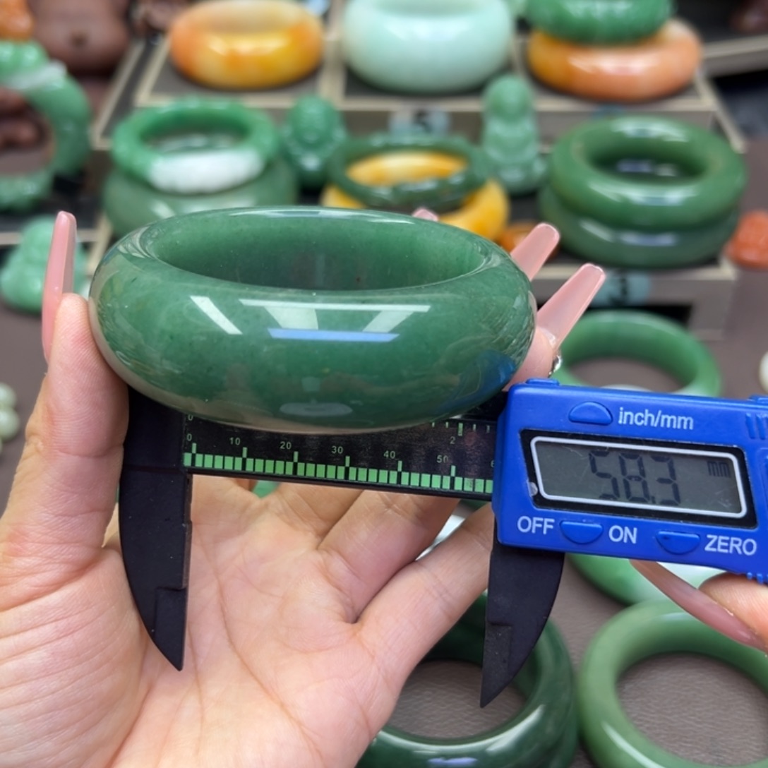 未镶嵌手镯石英岩玉