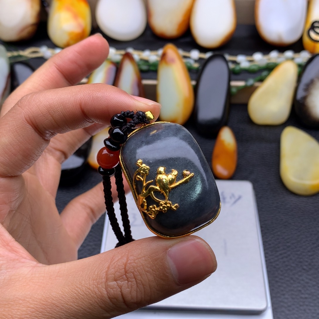 和田玉挂件未镶嵌