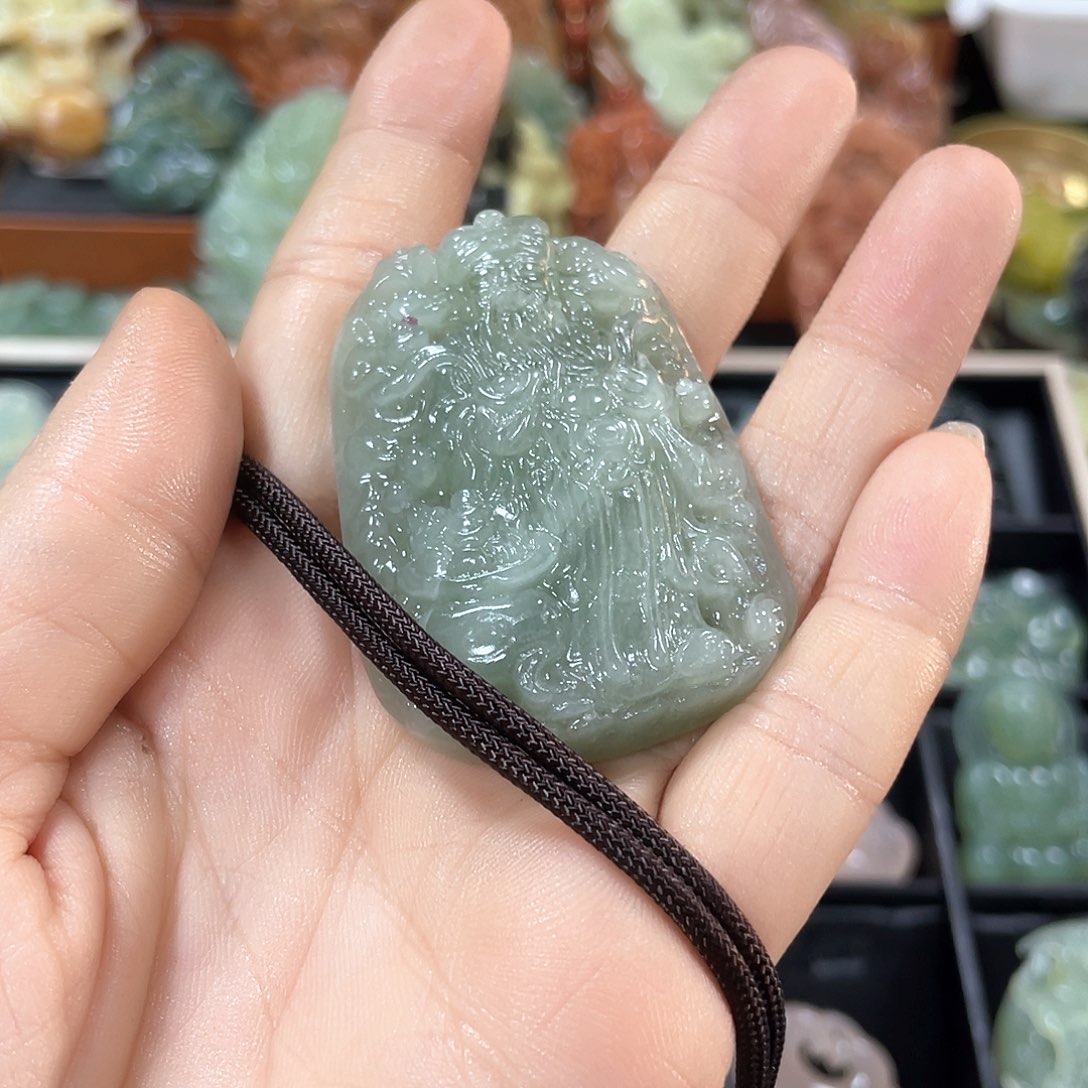 蛇纹石玉颈饰未镶嵌