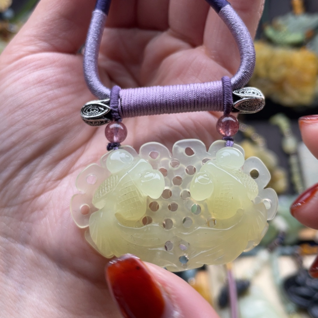 蛇纹石玉颈饰未镶嵌