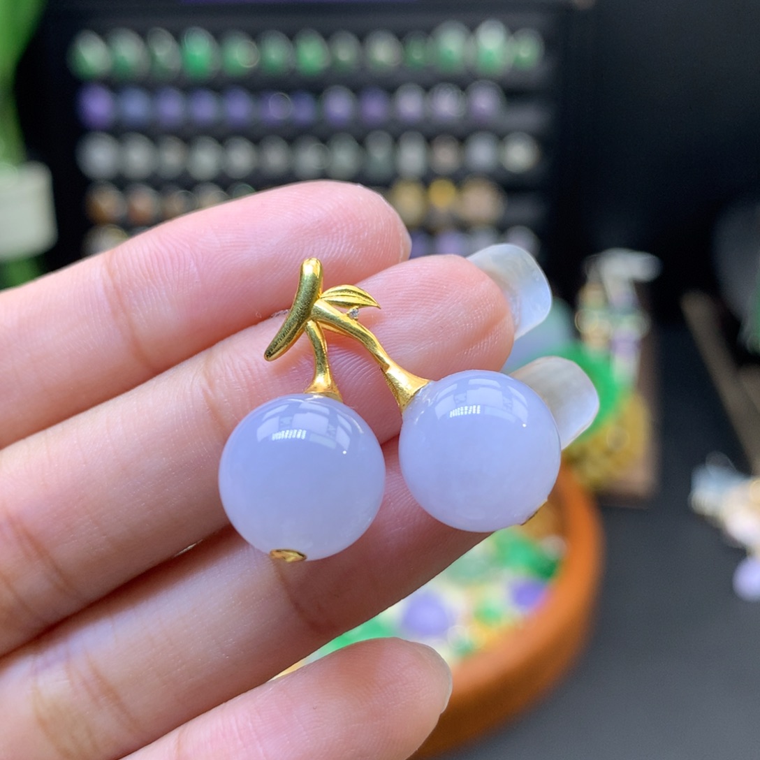 翡翠18K金镶嵌颈饰