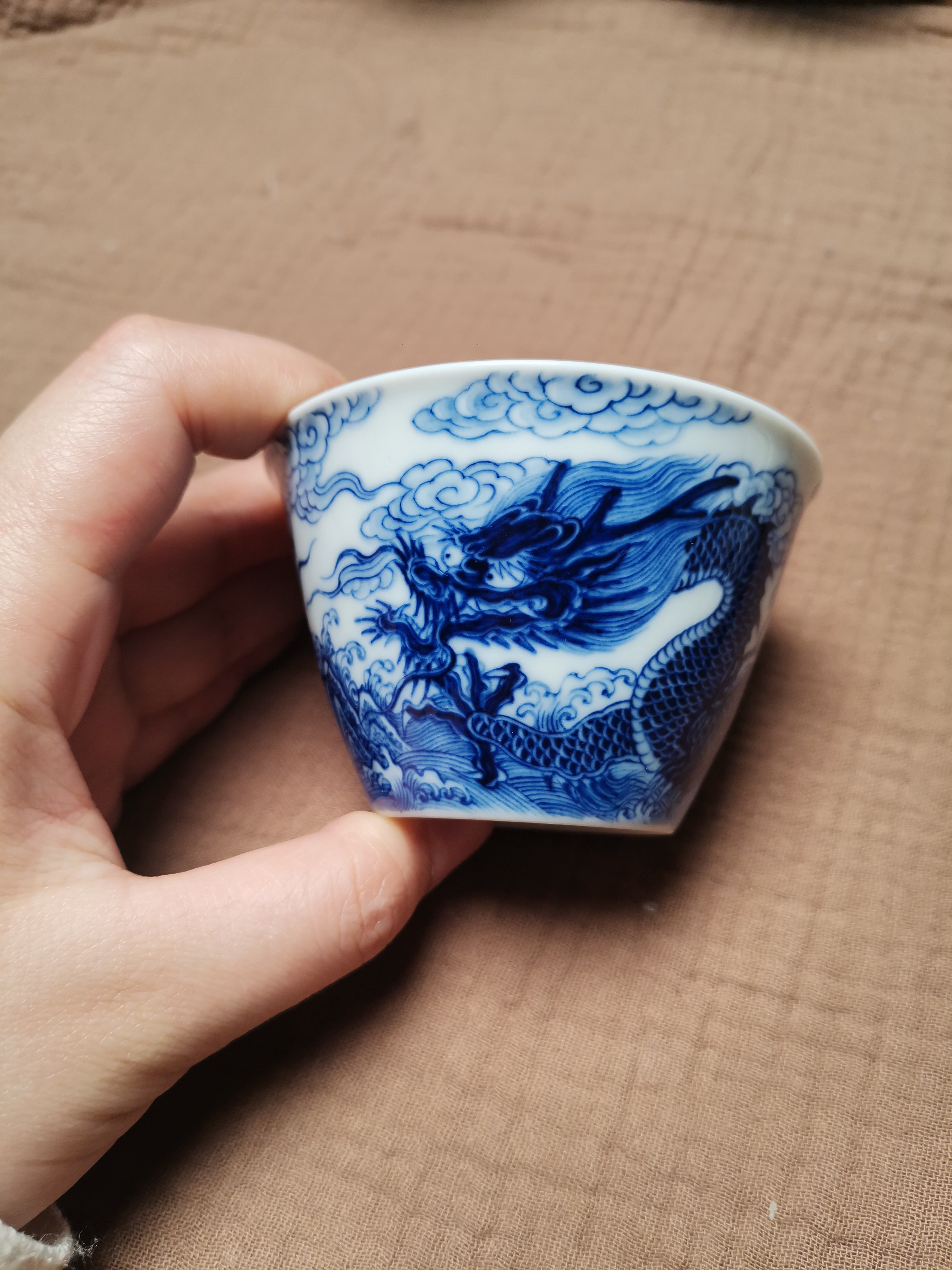 景德镇手绘双龙杯