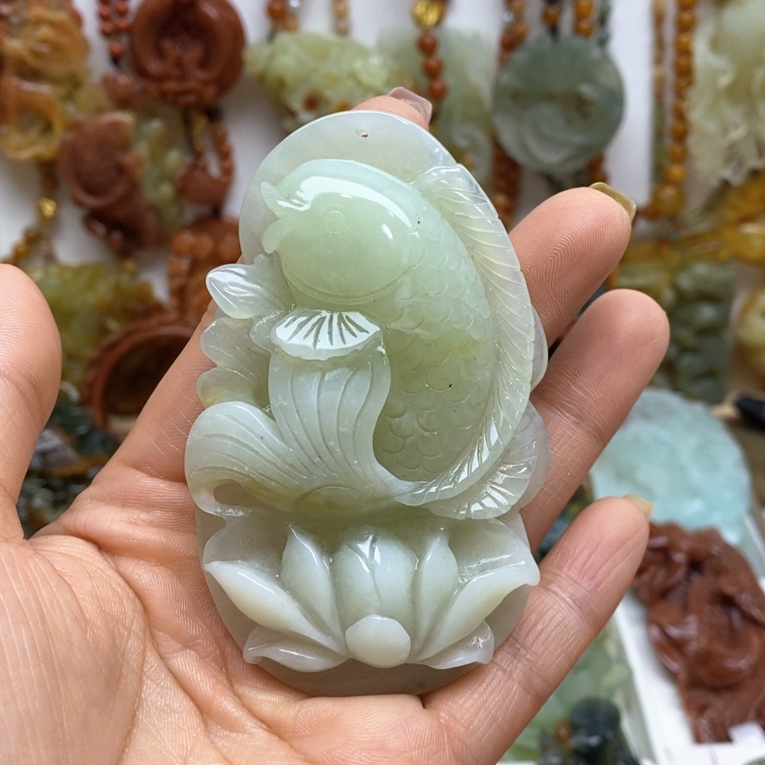 蛇纹石玉颈饰未镶嵌