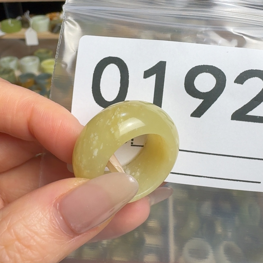 海***明蛇纹石玉未镶嵌戒指