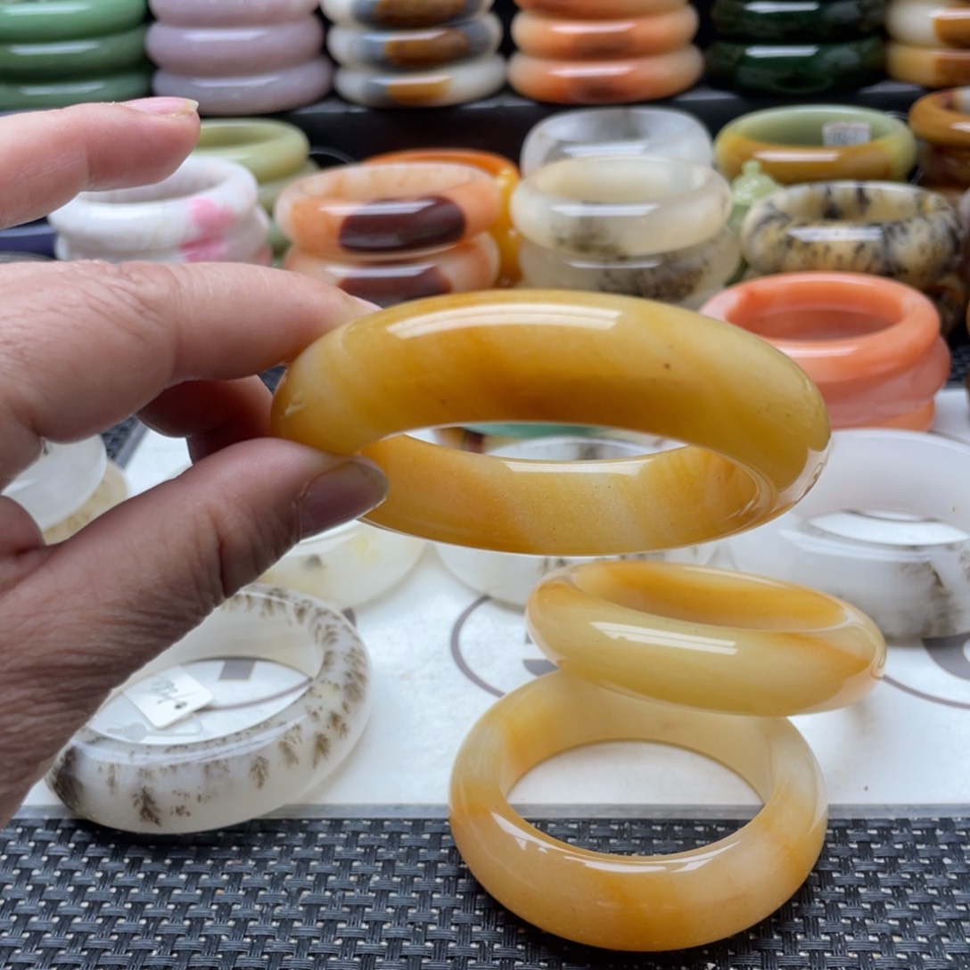 石英质玉未镶嵌手镯