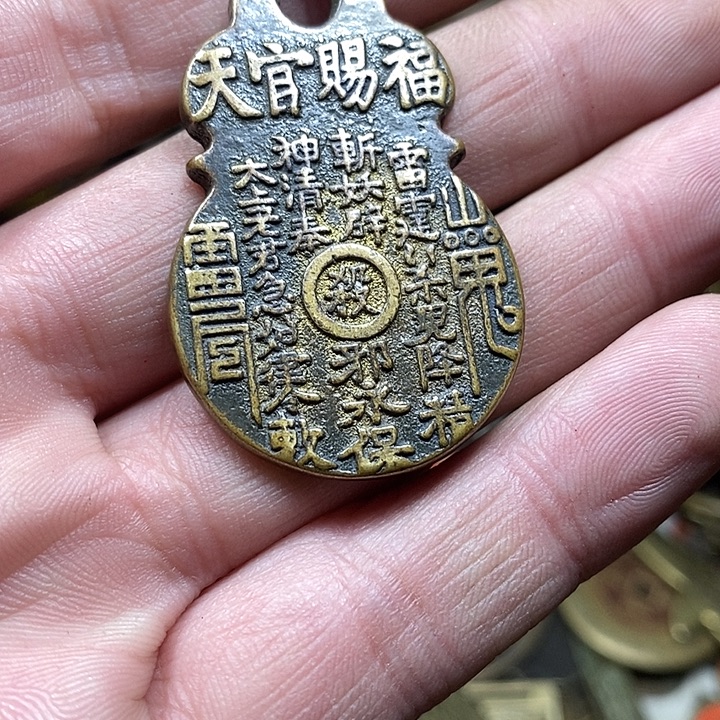 阿***燕小杨推荐铜物件一个
