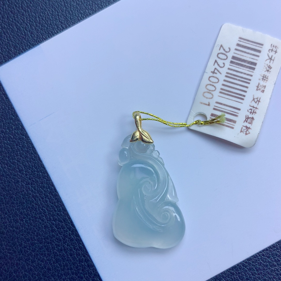 翡翠未镶嵌颈饰如意