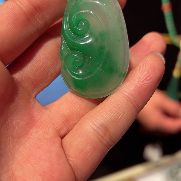 石英质玉未镶嵌颈饰