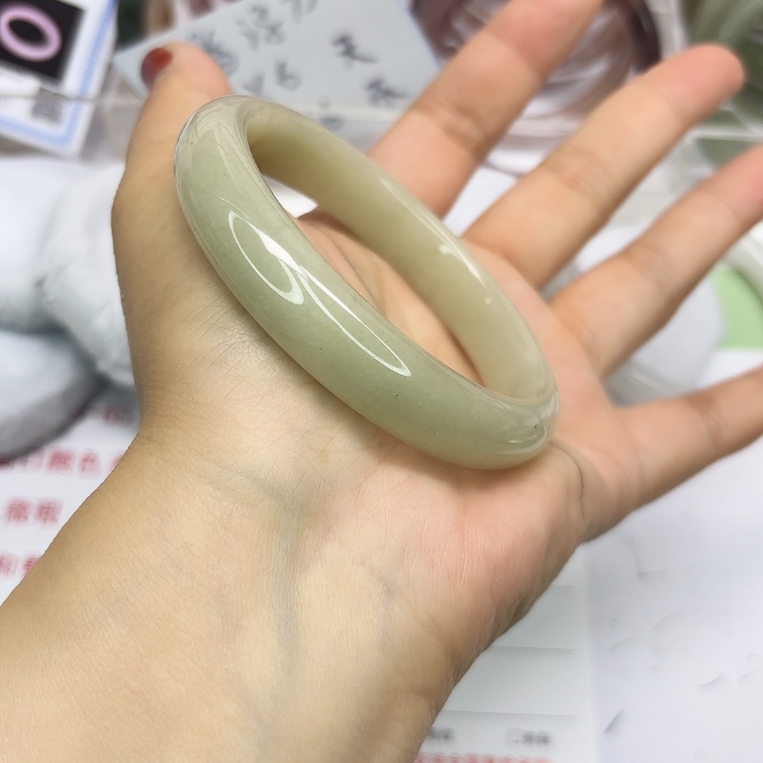 石英质玉未镶嵌手镯6/6059