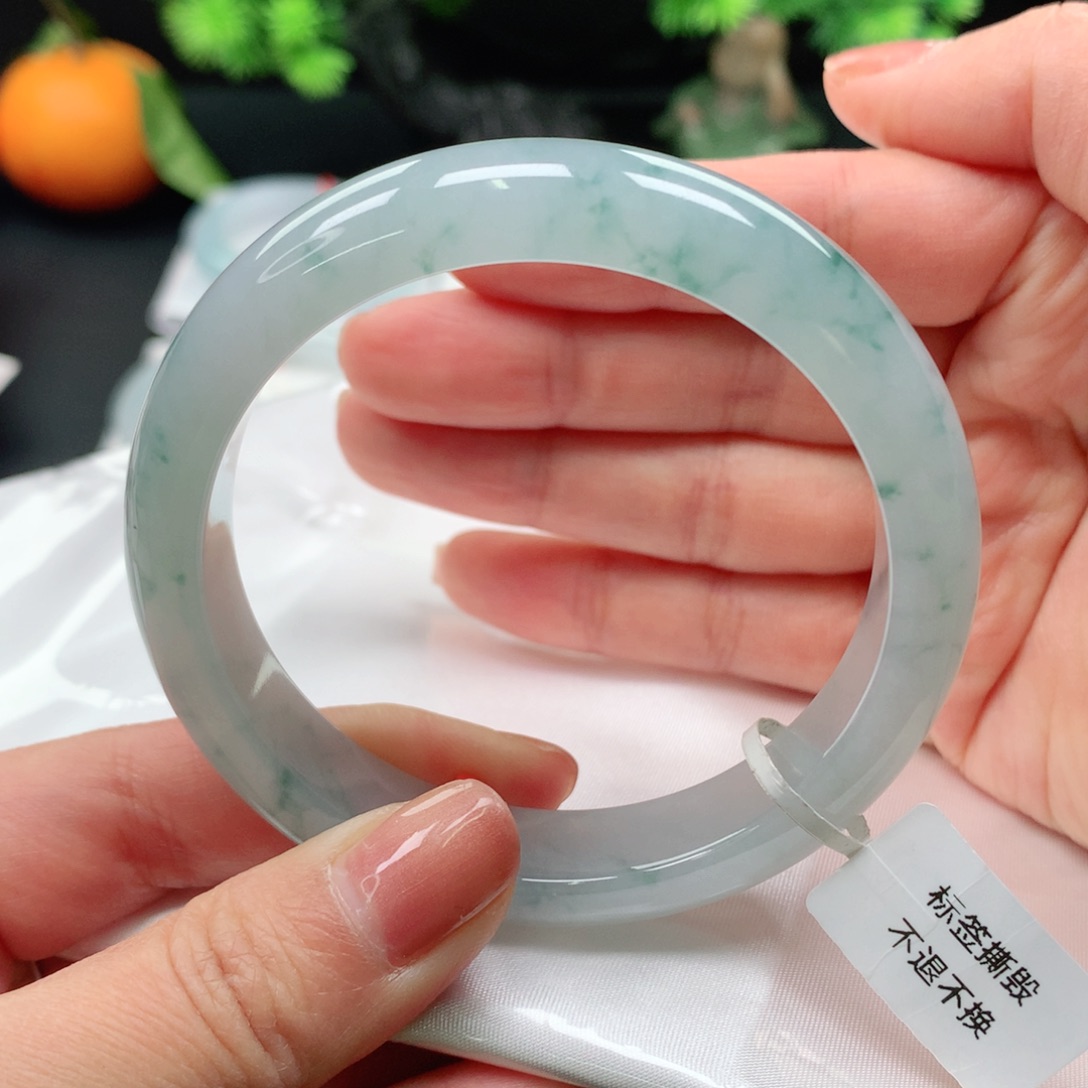 翡翠手镯未镶嵌?***?57+冰蓝底飘花