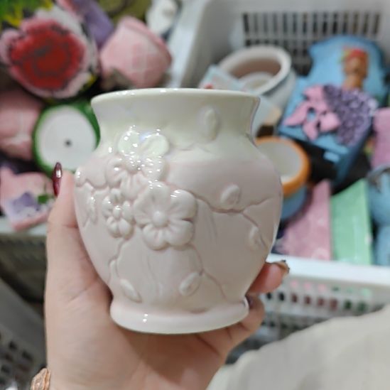 当场拍满15元发货不凑不发，花盆盆口不方不圆有针孔黑点是正常的，