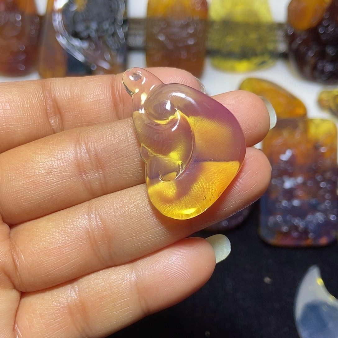 琥珀未镶嵌颈饰缅甸天然琥珀吊坠