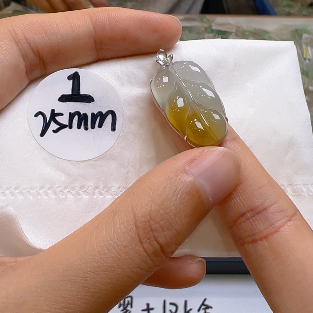 吊坠(不含链)18K金镶嵌翡翠