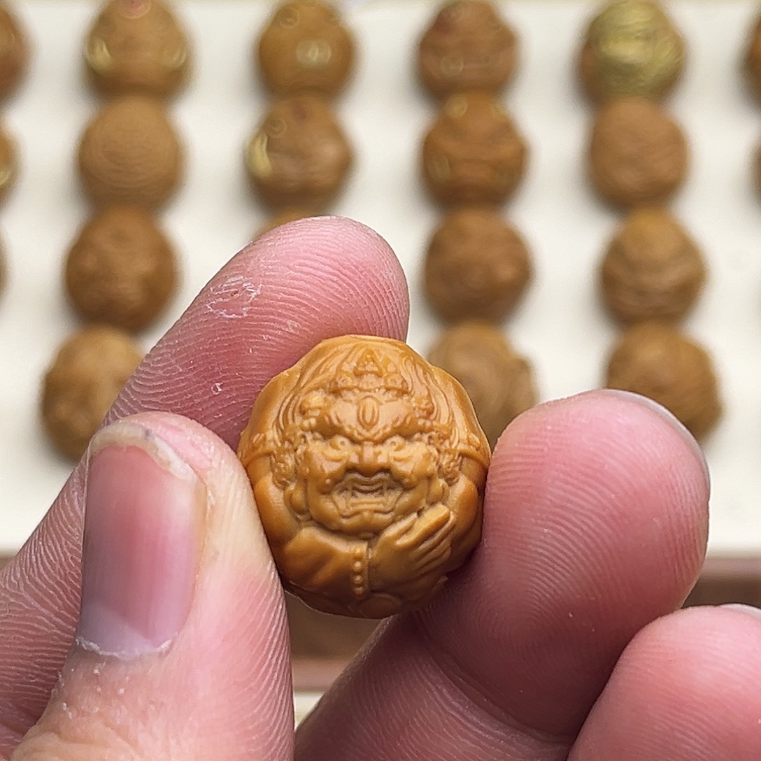 郑***钱猴头核桃吊坠财象18