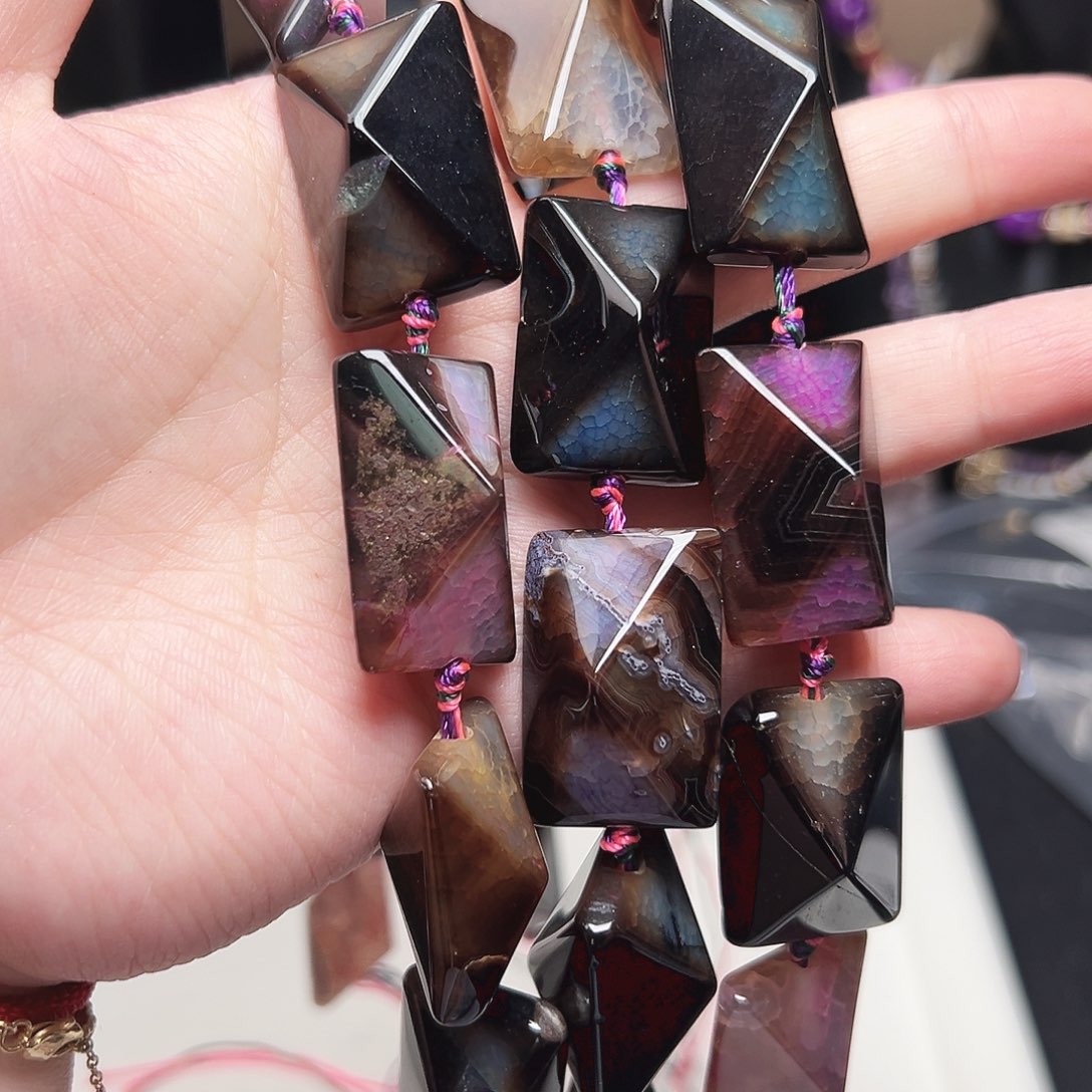 玛瑙/玉髓未镶嵌珠宝半成品r508多彩龙鳞纹玛瑙尖晶20×20×30