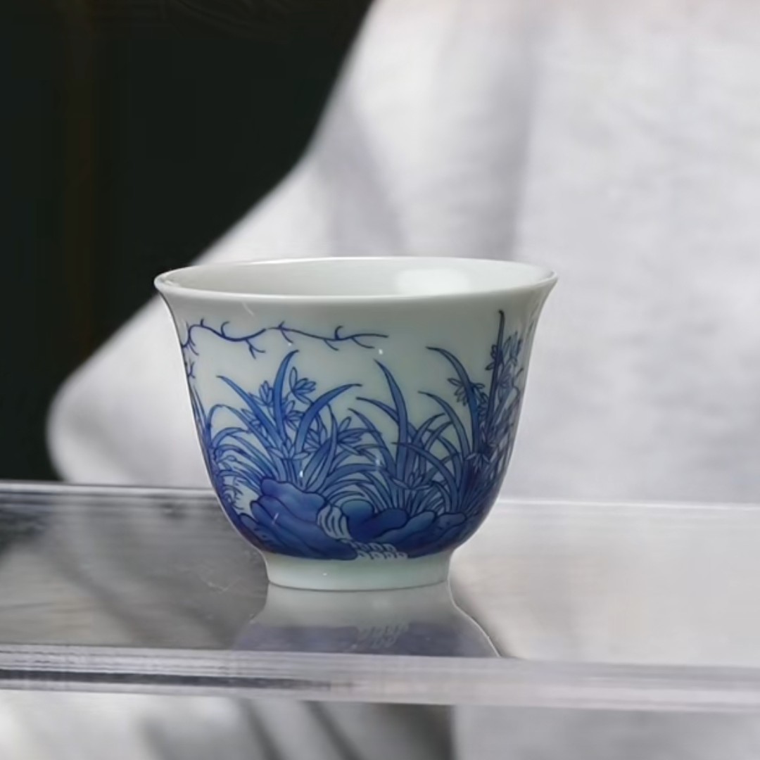 D青花兰草纹铃铛杯