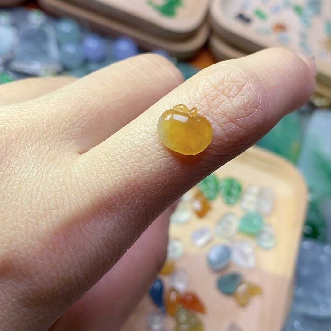 翡翠颈饰未镶嵌翡翠