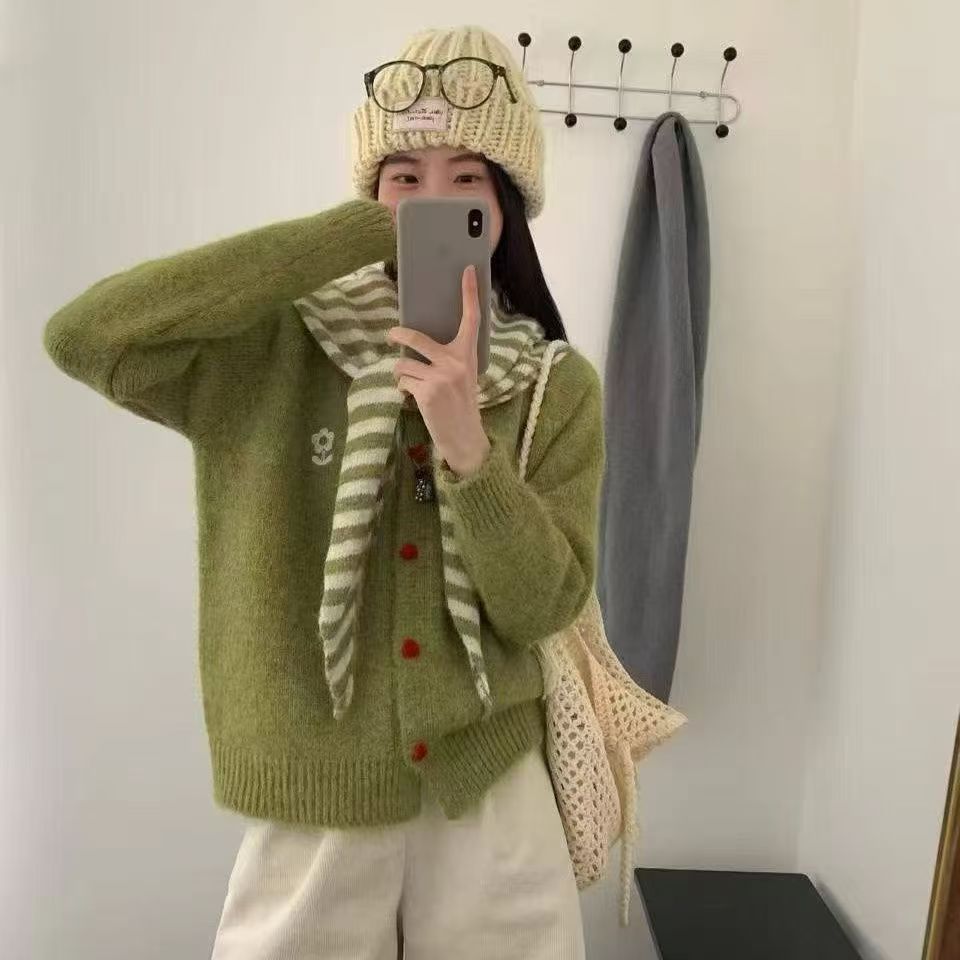 新款韩系减龄刺绣小花爱心单排扣针织开衫女秋冬款毛衣外套配披肩