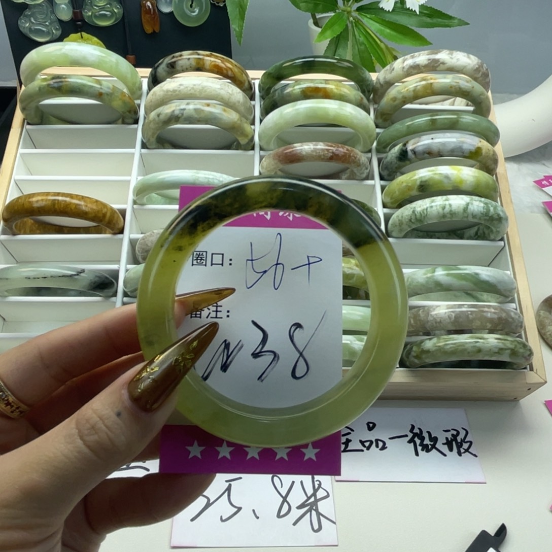 麻***儿蛇纹石玉未镶嵌手镯