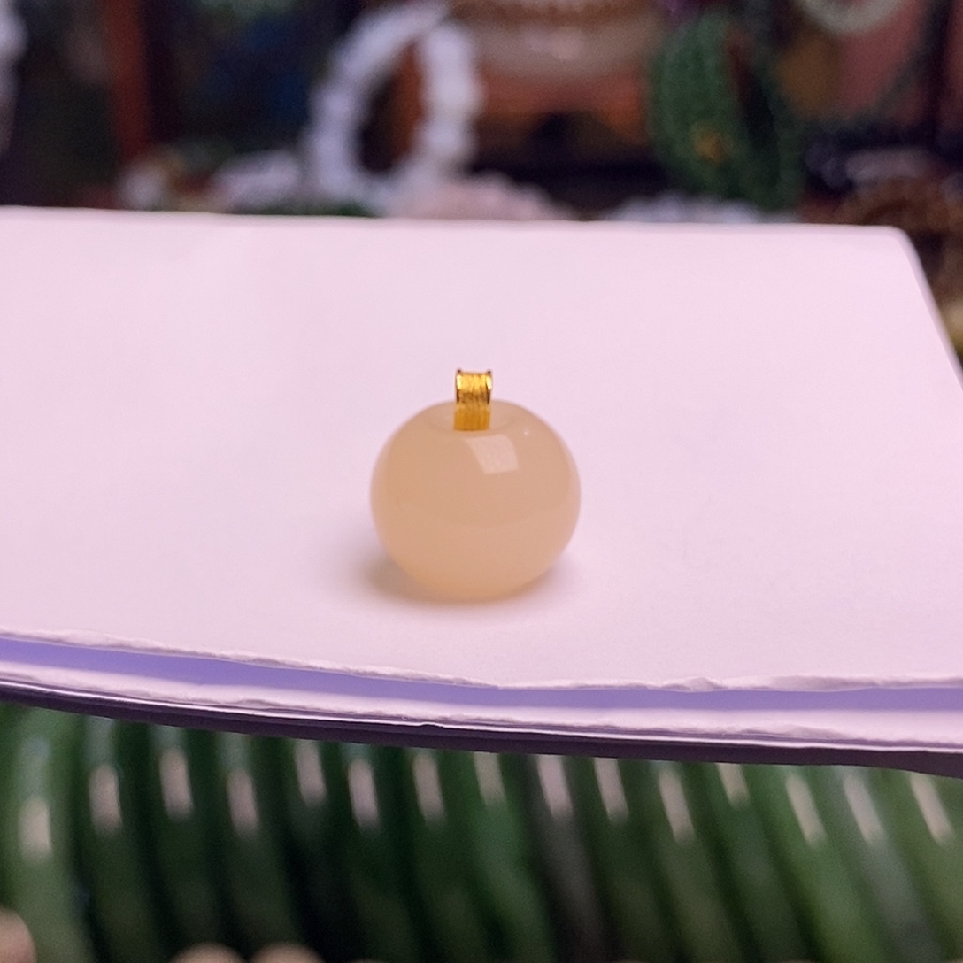 和田玉未镶嵌颈饰藕粉红粉金镶苹果