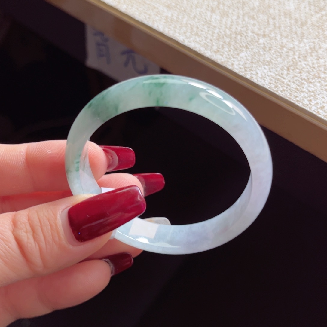 翡翠手镯未镶嵌手镯