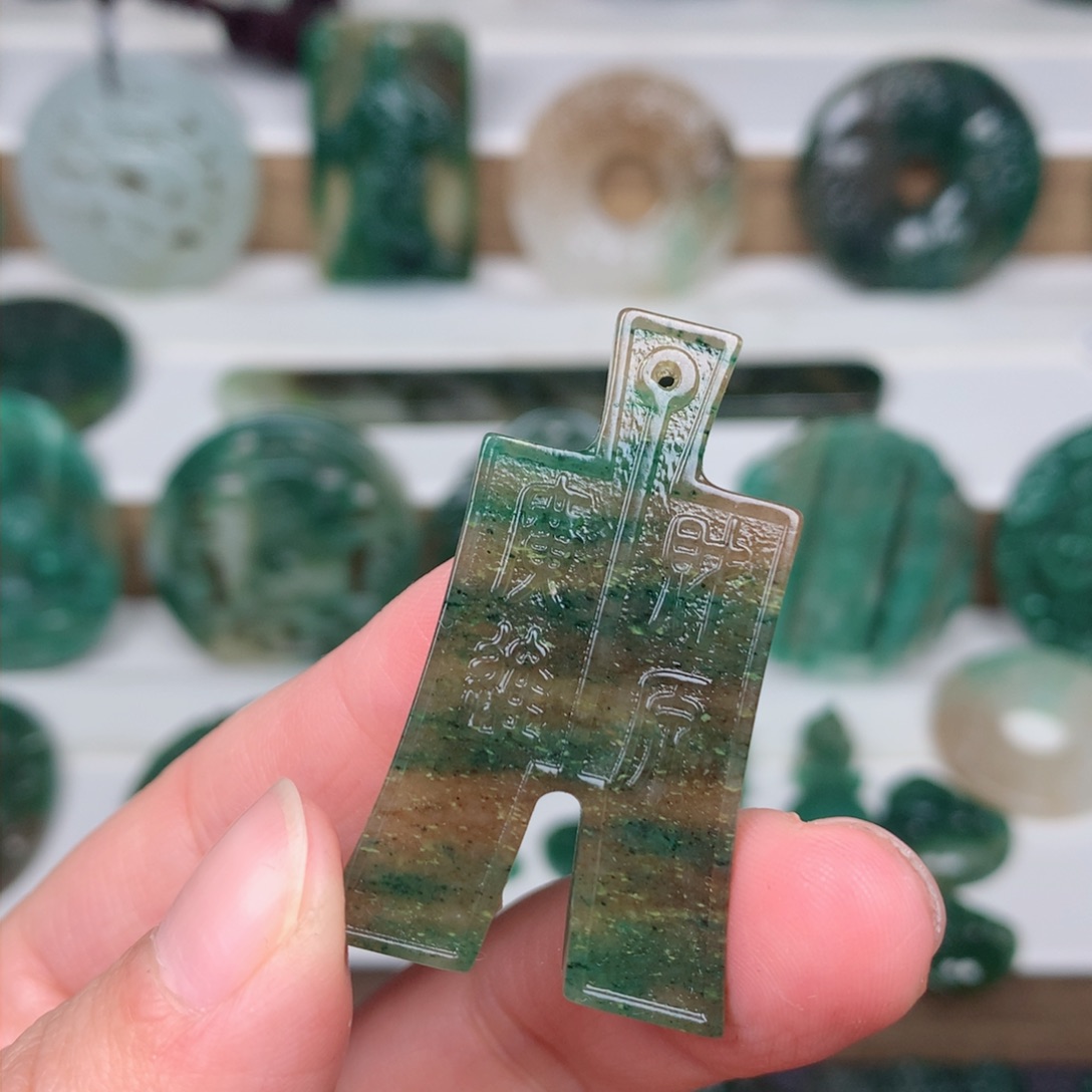 独山玉颈饰未镶嵌