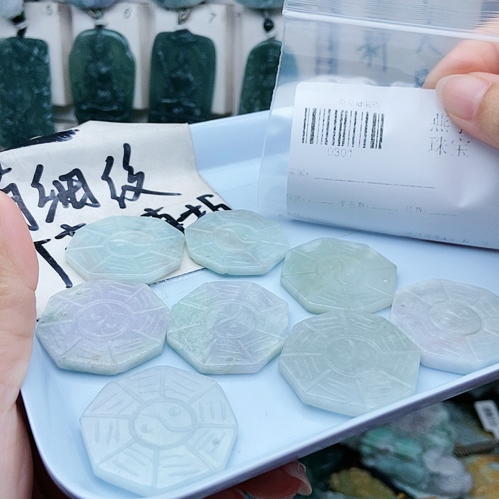 颈饰足铂镶嵌翡翠翡翠