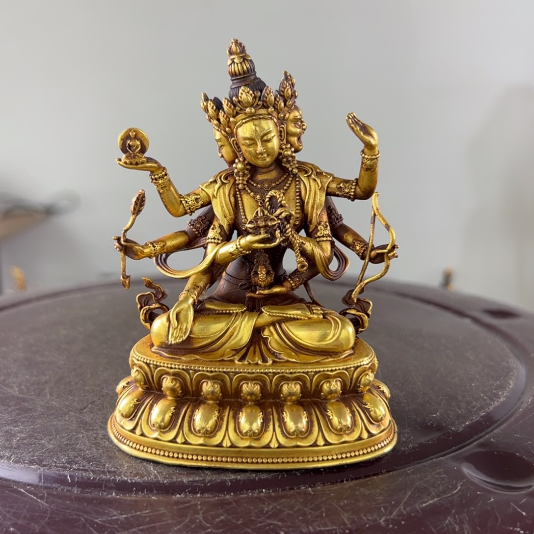 不**往佛像的造型和造型