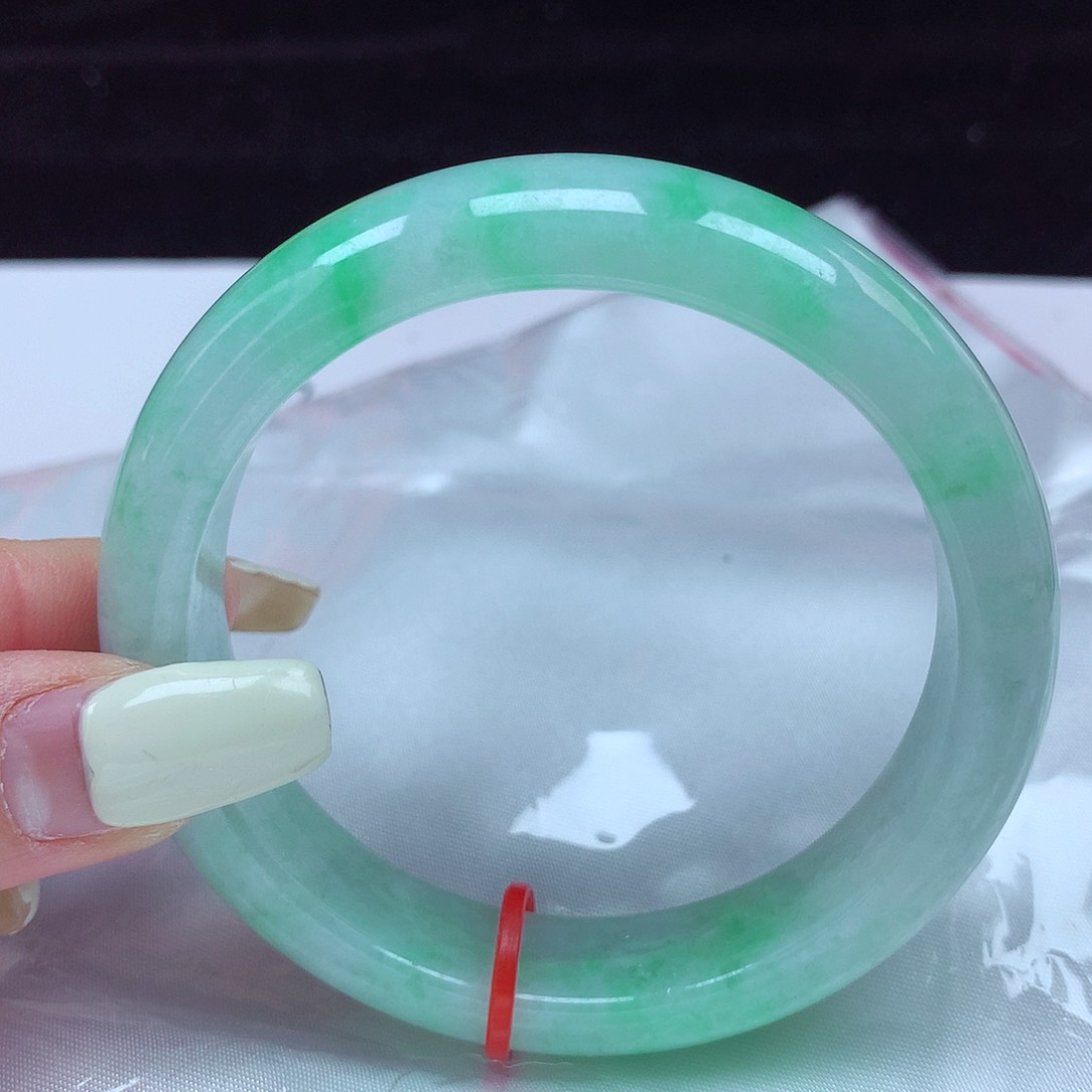 翡翠手镯未镶嵌58圈
