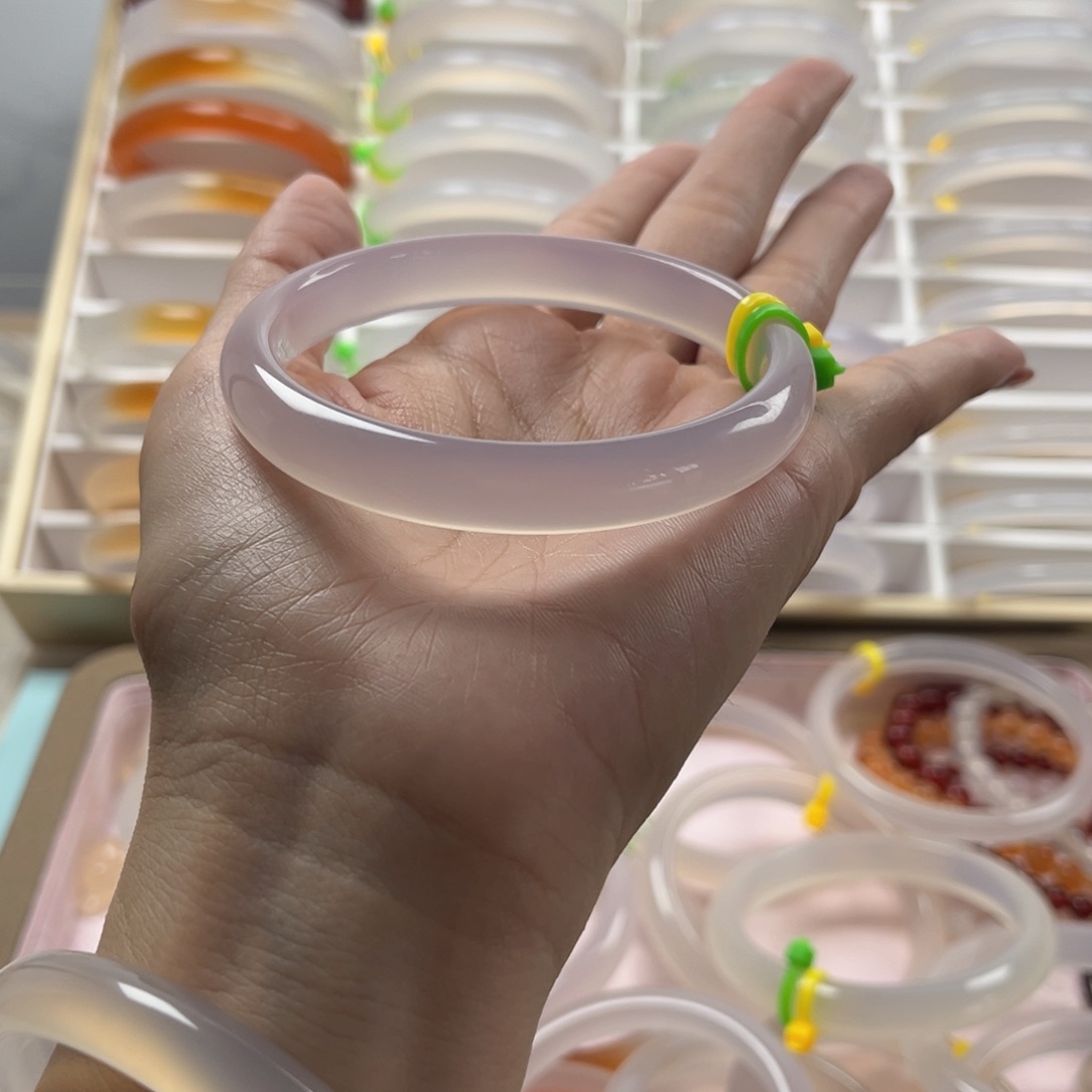 ****)玛瑙/玉髓手镯未镶嵌